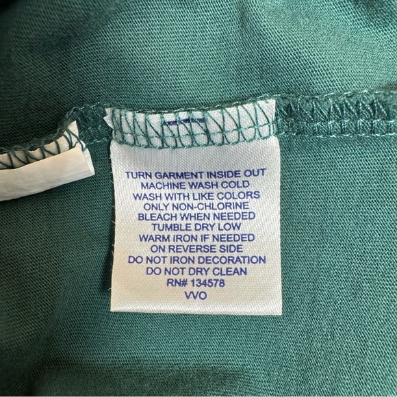 Vineyard Vines T-shirt Men’s Medium‎ long Sleeve holiday Spirits Holly - Picture 6 of 9